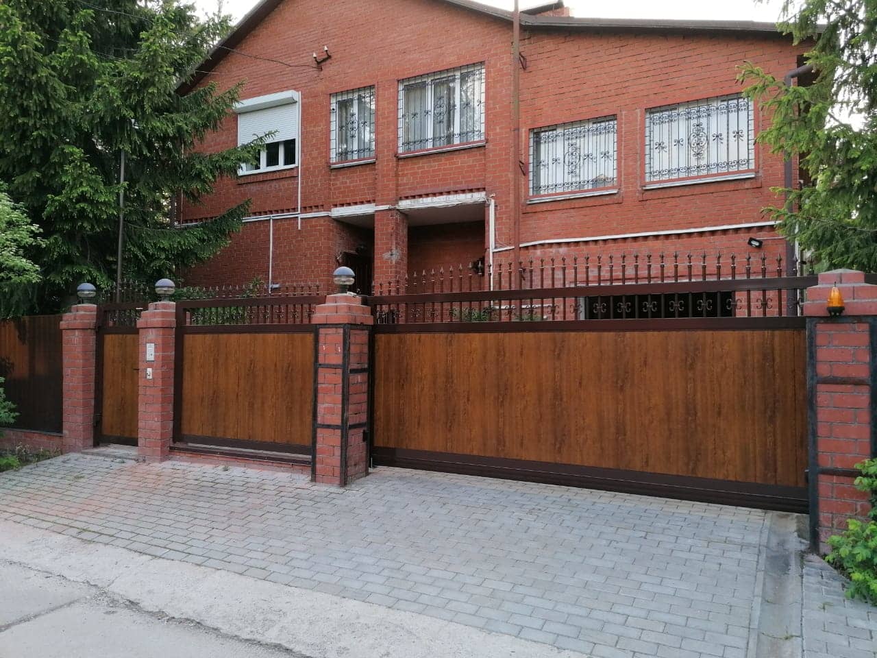 Уличные ворота DoorHan в Ярославле с установкой