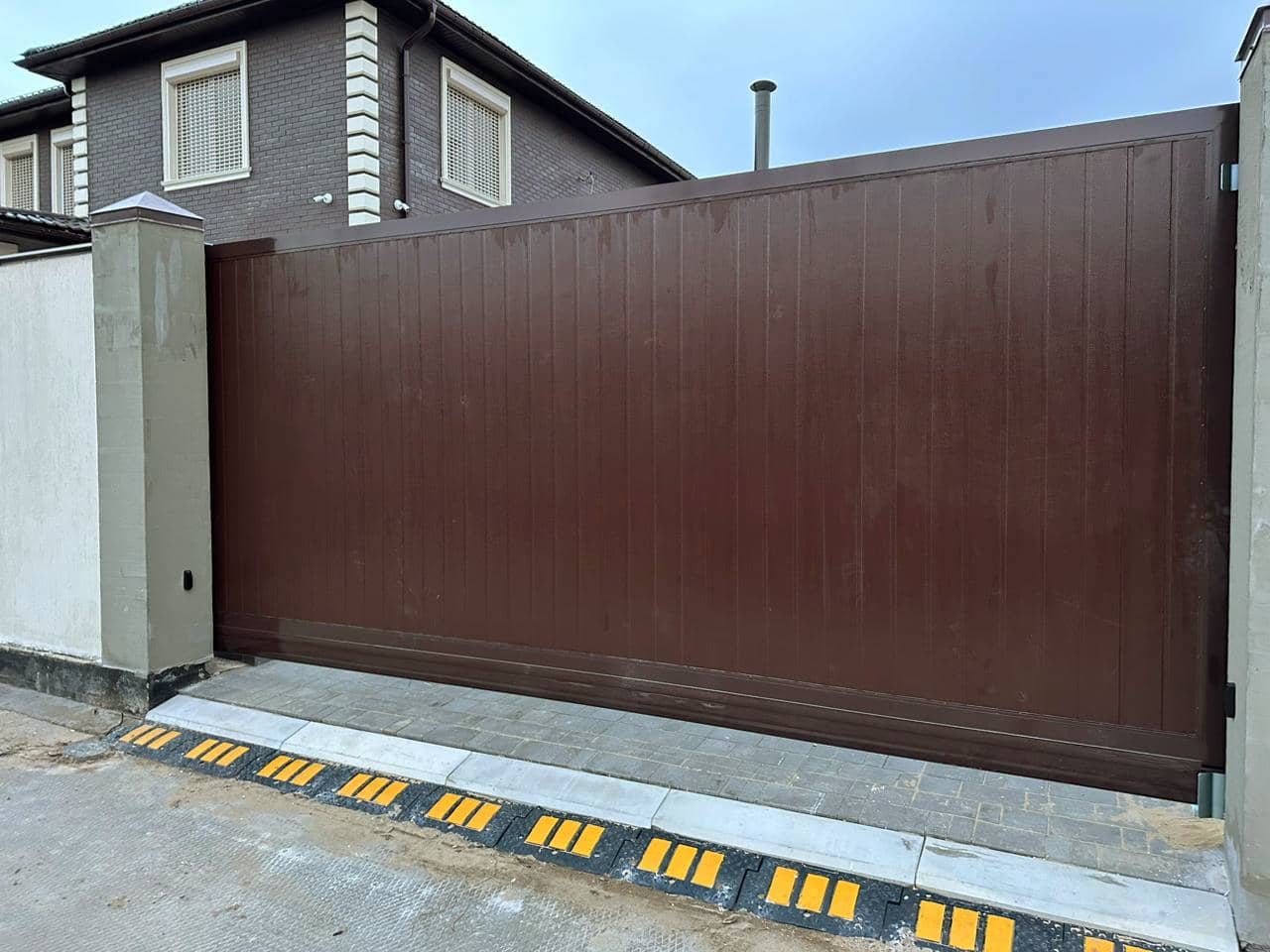 Уличные ворота DoorHan в Ярославле с установкой